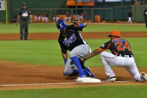 Toros vencen a los Tigres y empatan la final del beisbol dominicano