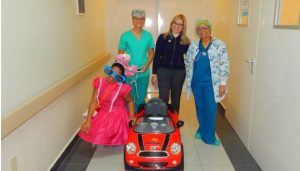Hospital Hugo Mendoza recibe donación de carrito para niños