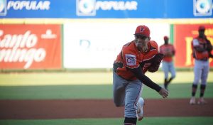 Toros derrotan Licey y empatan en primer lugar; Aguilas ganan