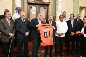 Los Toros van al Palacio a recibir la bandera previo a la Serie del Caribe