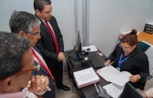 Importadores vehículos van al TSA contra impuesto 17% primera placa