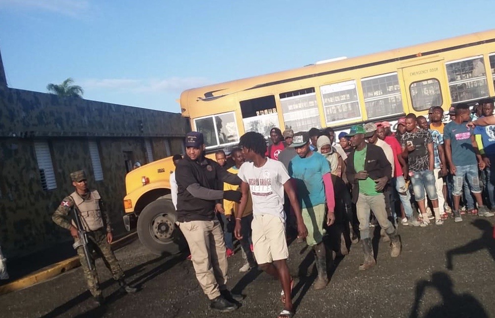 Migración de R. Dom. dice deportó 1,561 haitianos indocumentados imagen