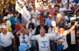 Gilberto Serulle encabeza marcha caravana en barrios de la zona norte Gilberto Serulle encabeza marcha caravana en barrios de la zona norte