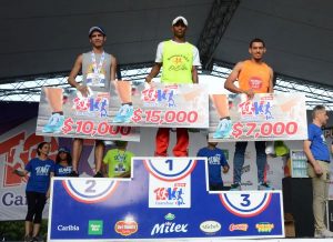 Mario Medina y Soranyi Rodríguez conquistan maratón Carrefour 10K