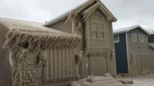 Ciudad en el norte de Nueva York se convierte en “reino del hielo”