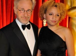 Hija de Steven Spielberg revela que quiere ser actriz porno y estríper