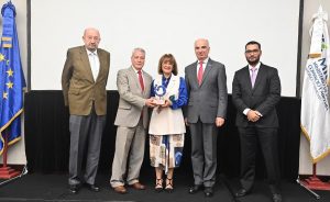 Avelino Abreu gana Premio EPA 2019 en Importador Manufactura