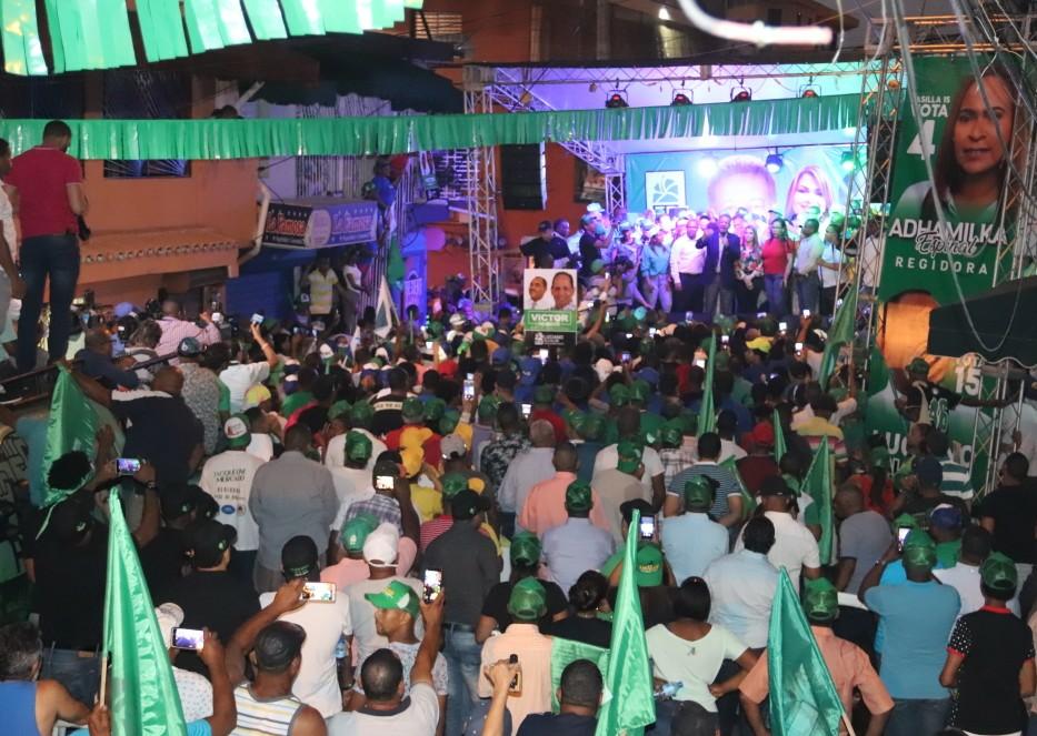 Leonel encabeza cierre de campaña de la FP en Santo Domingo Oeste imagen