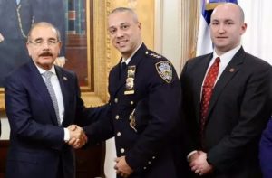 Danilo recibe a Fausto Pichardo, jefe de patrulleros de la Policía de N. York