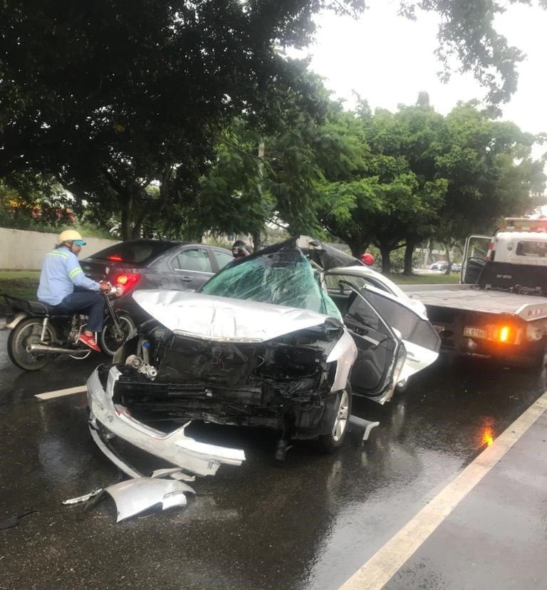Dos muertos y un herido en sendos accidentes ocurridos en Santiago imagen