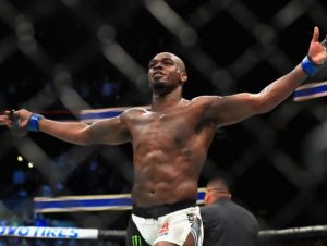 Jon Jones vence a Dominick Reyes en polémica pelea en Texas