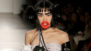 Escuela de NY investigará un desfile de moda denunciado como racista Escuela de NY investigará un desfile de moda denunciado como racista