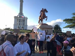 SANTIAGO: Cientos de manifestantes exigen renuncia del Pleno de la JCE