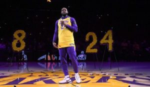 Lakers rinden emotivo homenaje en honor a Kobe Bryant