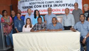 Contratistas edificaciones escuelas demandan el pago de 500 millones