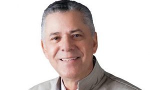 Manuel Jiménez recibe apoyo de Altagracia Salazar y varios grupos