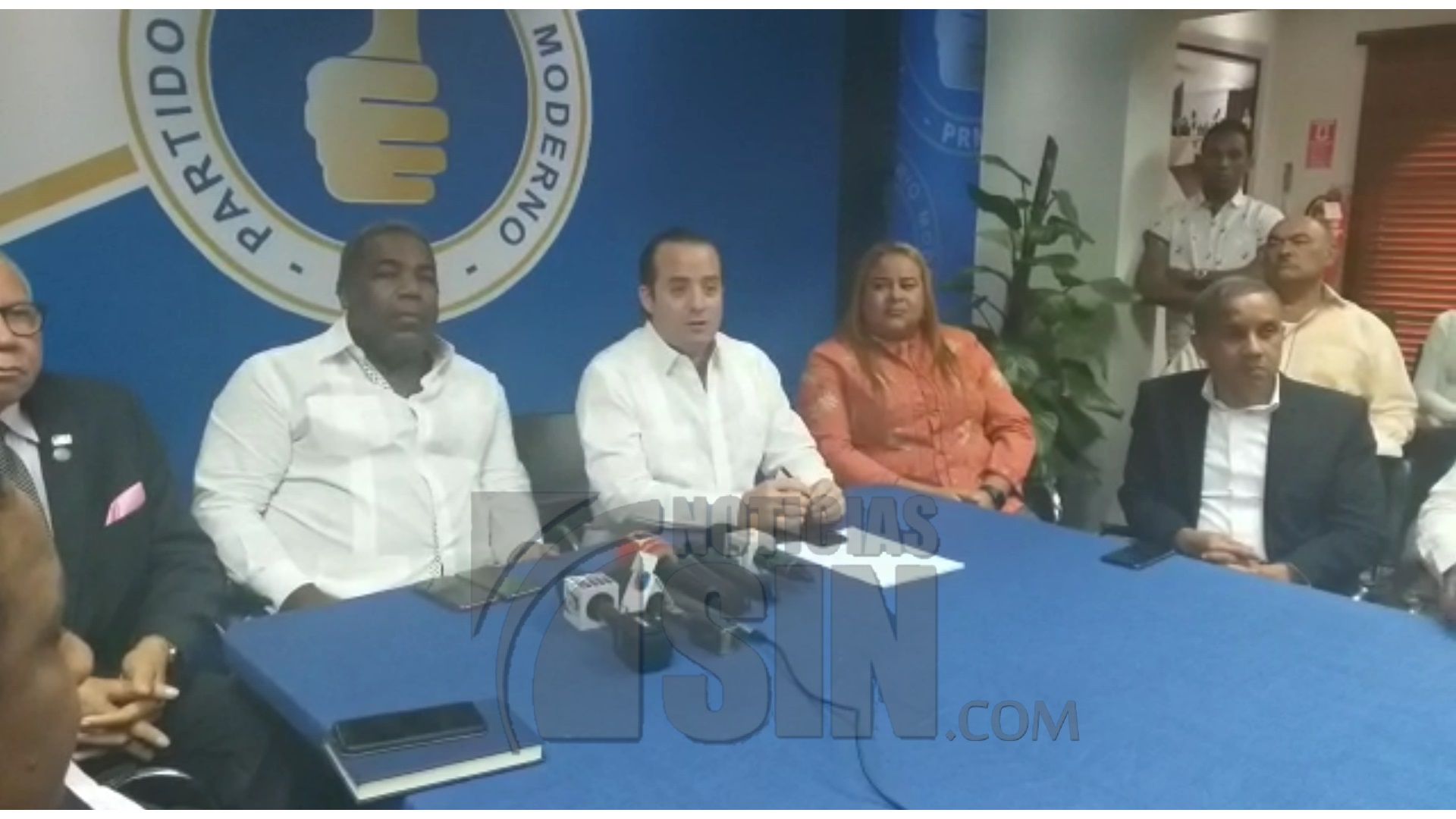 PRM solicita a la JCE que suspenda por ahora inauguraciones de obras imagen