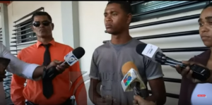 Dimite un cabo de la PN participó en protestas; espera juicio disciplinario Dimite un cabo de la PN participó en protestas; espera juicio disciplinario