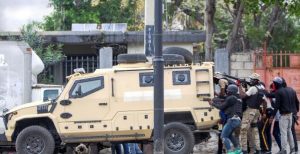 HAITI: 2 muertos, 9 heridos durante asalto de policías a cuartel Ejército