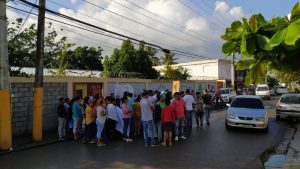 Residentes distrito municipal Las Palomas exigen terminen escuela