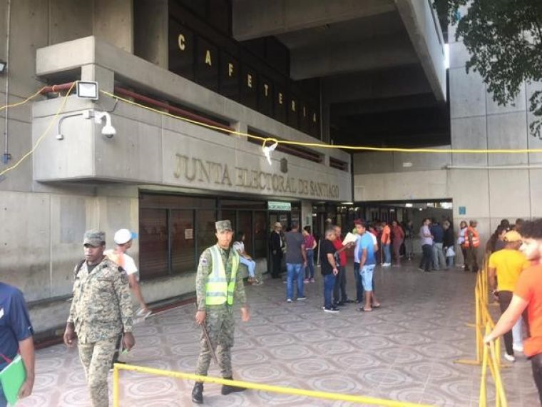 Junta Electoral afirma montaje comicios marcha bien en Santiago imagen