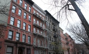 Nueva York prohíbe que se cobren comisiones por alquileres de casas