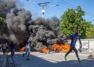 Critican violencia durante protestas de policías en Haití