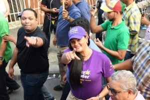 Jorge Zorrilla recibe respaldo residentes barrio Enriquillo del DN