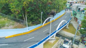 Alcalde David Collado inaugura puente vehicular en el Caliche de Los Ríos