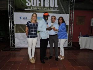 Hoteleros de La Romana celebran primer torneo de softbol