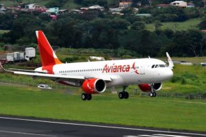 Aerolínea colombiana Avianca reduce 40 % operación 