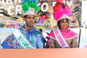 Coronan a a los reyes del Desfile del Carnaval de Cristo Rey 2020