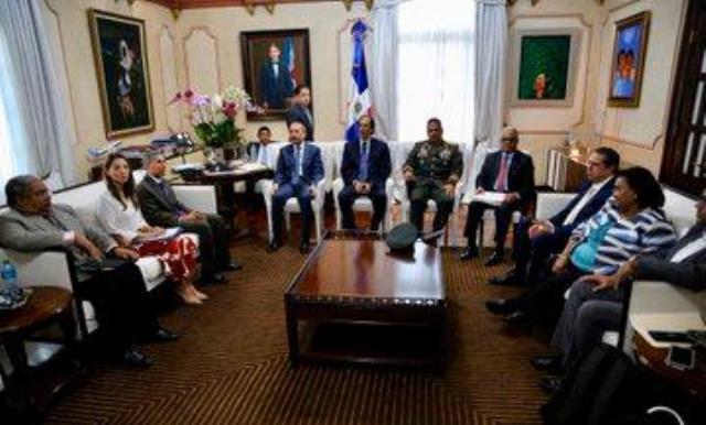 Danilo Medina sigue evolución coronavirus; reúne funcionarios imagen