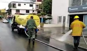 Desinfectan zonas concurridas de Santo Domingo contra coronavirus Desinfectan zonas concurridas de Santo Domingo contra coronavirus