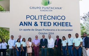 Peña Mirabal visita centros educativos auspicia el Grupo Puntacana