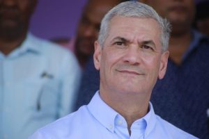 Gonzalo dice están aquí 9,500 kits de los que él donará para pruebas 