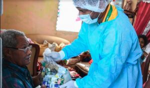 Gobierno de RD entrega alimentos a adultos mayores debido a Covid-19