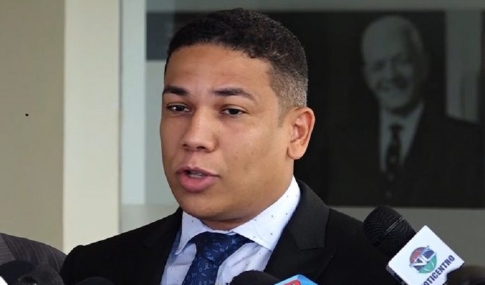 Director Nacional de Salarios renuncia del PLD y del cargo imagen