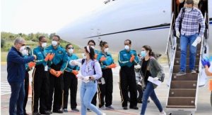 Gonzalo Castillo recibe a los 125 estudiantes retornaron de Cuba