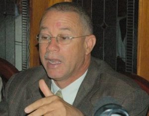 Familiares exgobernador Izquierdo dicen está en estado delicado