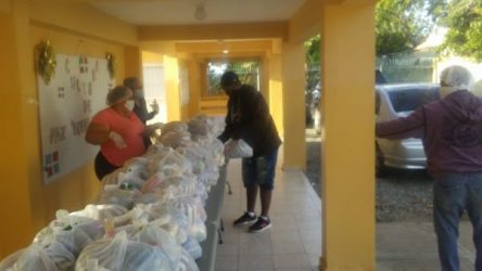 Continuan entrega de alimentos a estudiantes del sistema público Continuan entrega de alimentos a estudiantes del sistema público