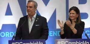 Luis Abinader escoge a universitaria