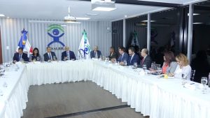 Autoridades se reúnen con ARS; tratan sobre Corona Virus