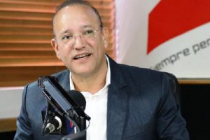 Ulises expone propuestas que dice lo llevarán a ganar la Alcaldía