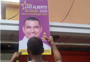 Luis Alberto dispone retiro de 40 mil afiches y vallas en SDE