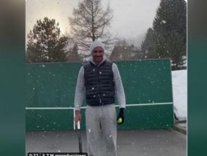 Tenista Roger Federer se entrena bajo nieve y contra un frontón