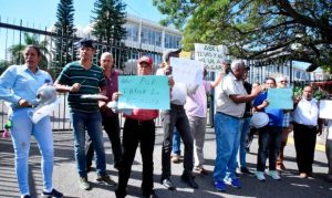 Exempleados municipales reclaman pago de prestaciones laborales Exempleados municipales reclaman pago de prestaciones laborales