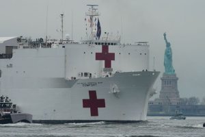 Llega a Nueva York el buque hospital USNS Comfort para atender enfermos Llega a Nueva York el buque hospital USNS Comfort para atender enfermos