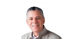 Manuel Jiménez  vigila centros de votación desde anoche; no quiere sorpresas