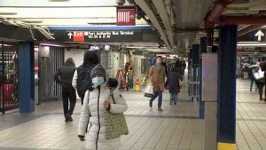 Nueva York supera los 200 casos de coronavirus; las autoridades actúan